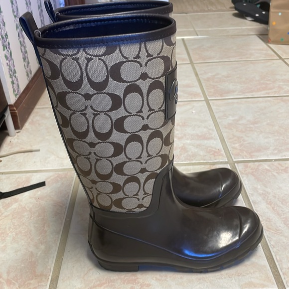 COACH Rain Boots. Size 7. Worn twice! - Picture 4 of 7